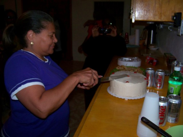 Laura cutting her cake